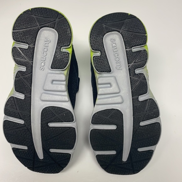 Brand New Saucony size Boys 10.5 M Black, Green and Grey - Picture 3 of 4